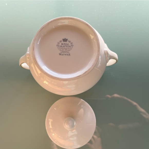 Royal Grafton Warwick design fine bone china sugar pot white burgundy gold band - Picture 4 of 7